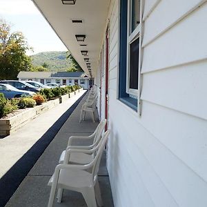 Monument Mountain Motel